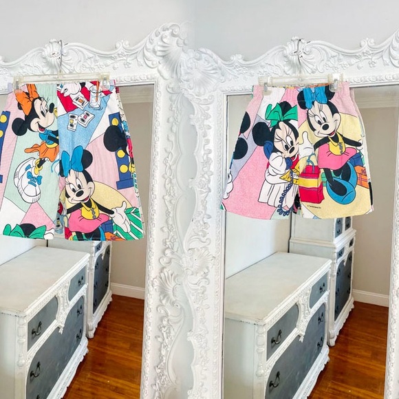 New York Couture * One of a Kind* VINTAGE Reworked Minnie Mouse Pocket Shorts - Picture 4 of 6